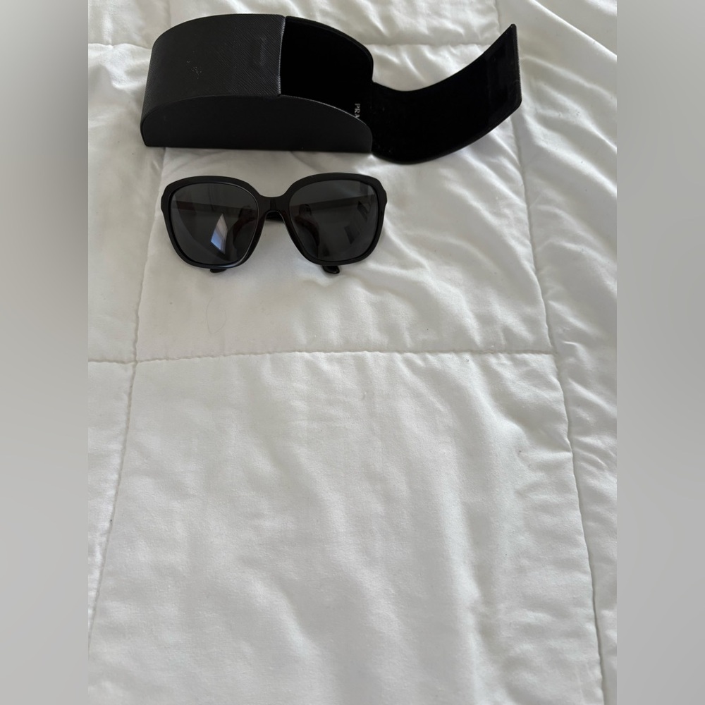 Prada Elegant Black Eyewear